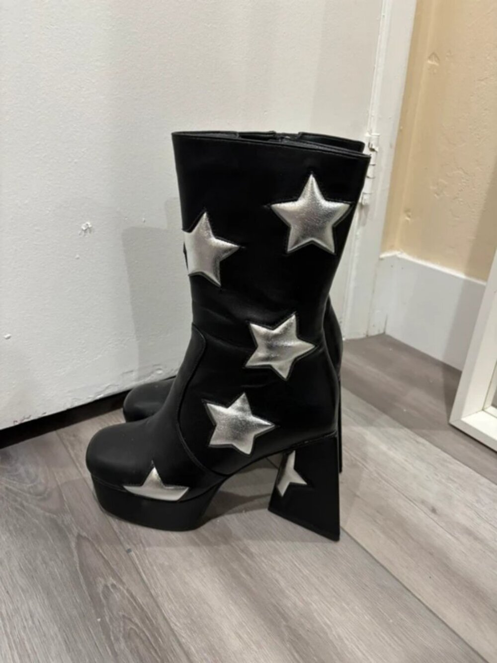 Lamoda Black Platform Star Boots - Picture 1 of 4